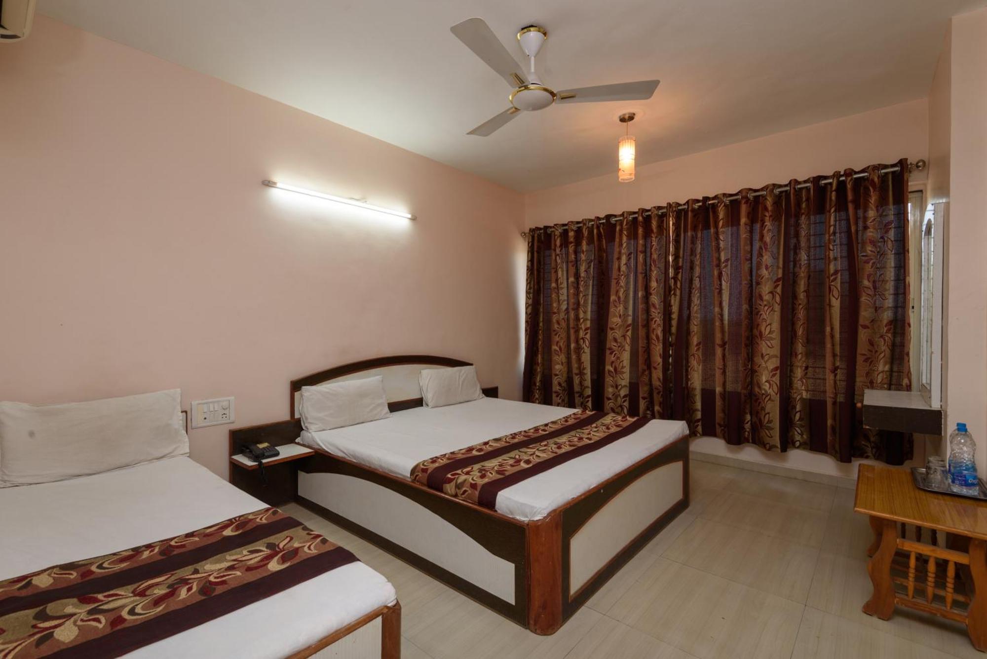 Hotel Sai Shraddha Shirdi Esterno foto