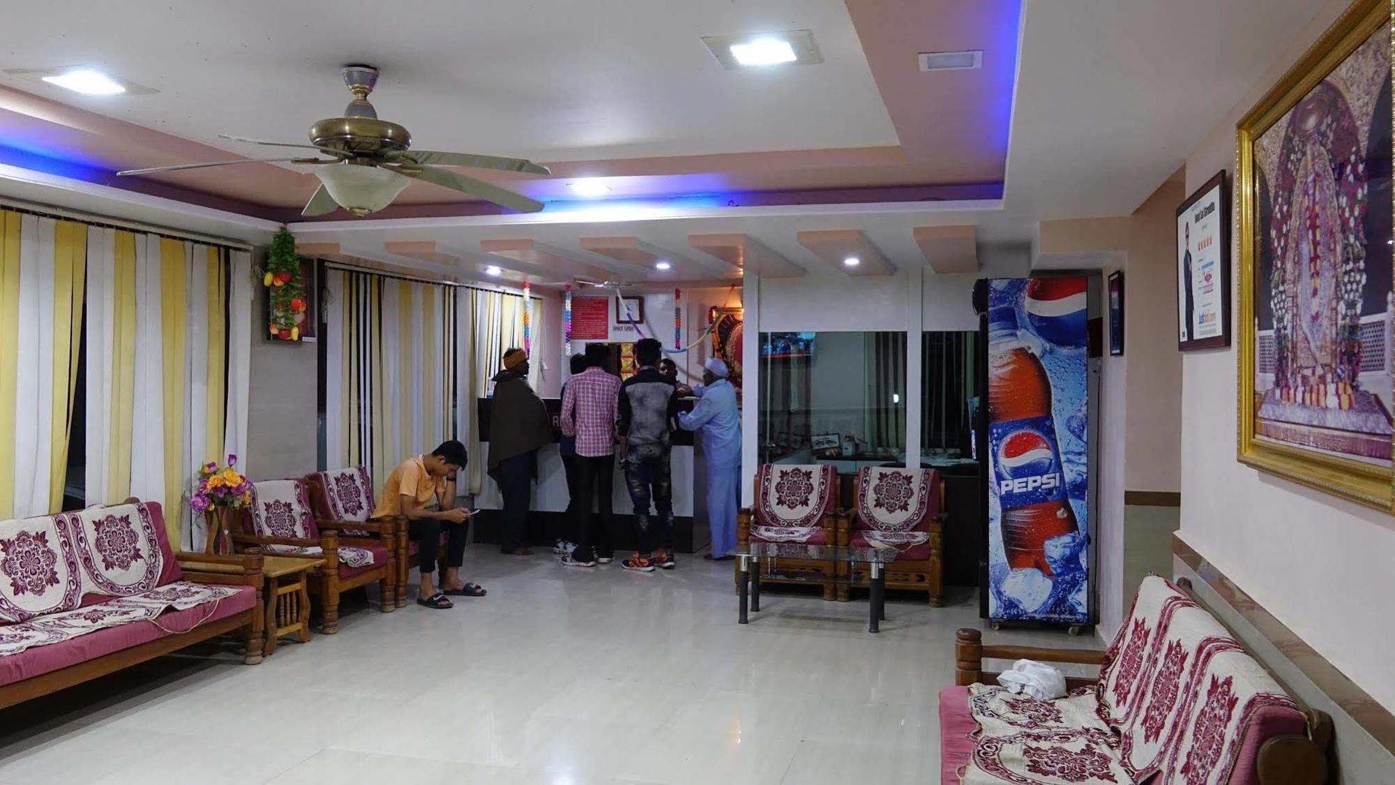 Hotel Sai Shraddha Shirdi Esterno foto