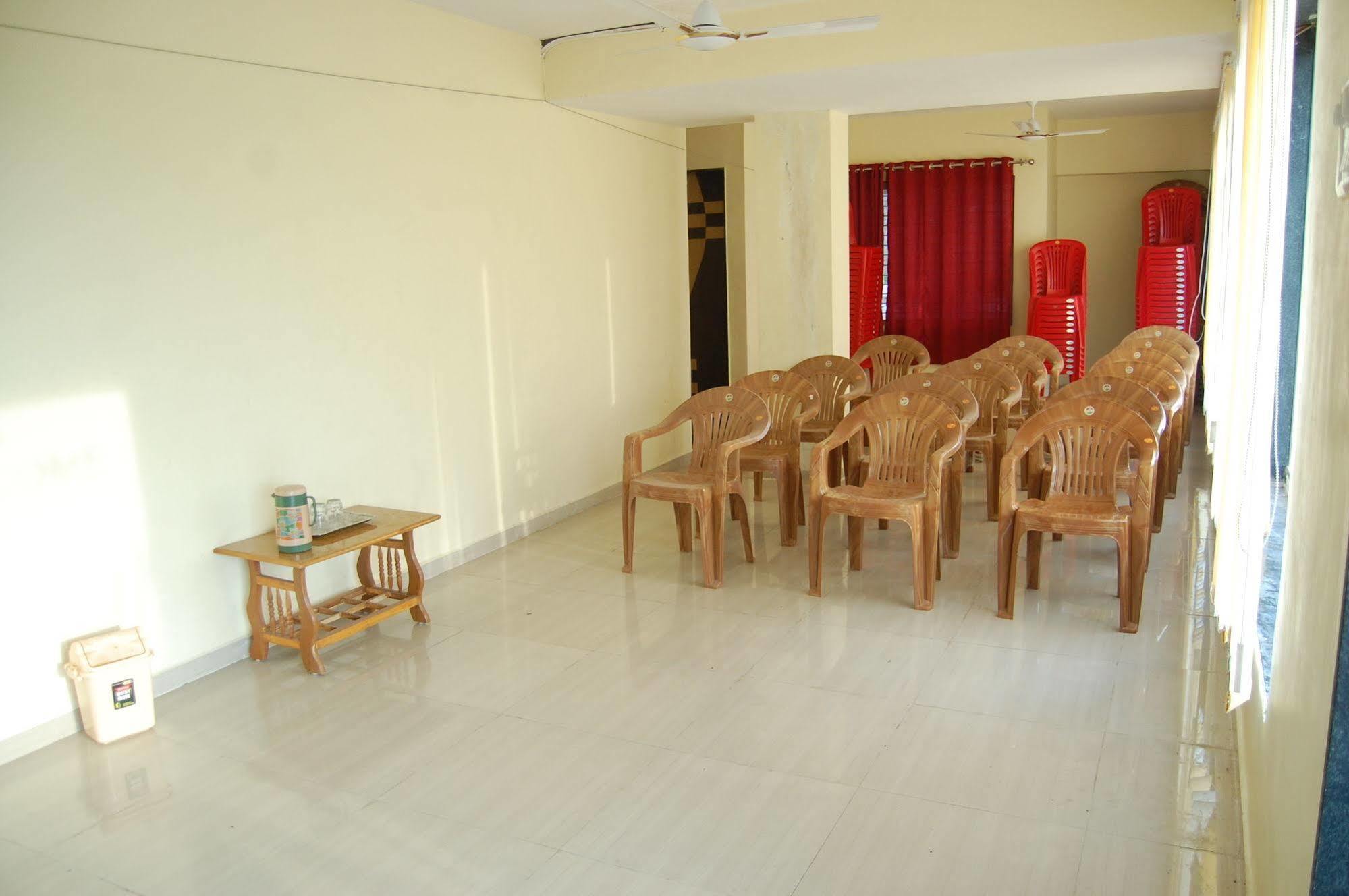 Hotel Sai Shraddha Shirdi Esterno foto