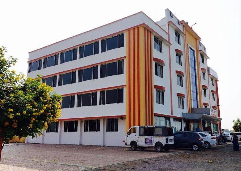 Hotel Sai Shraddha Shirdi Esterno foto